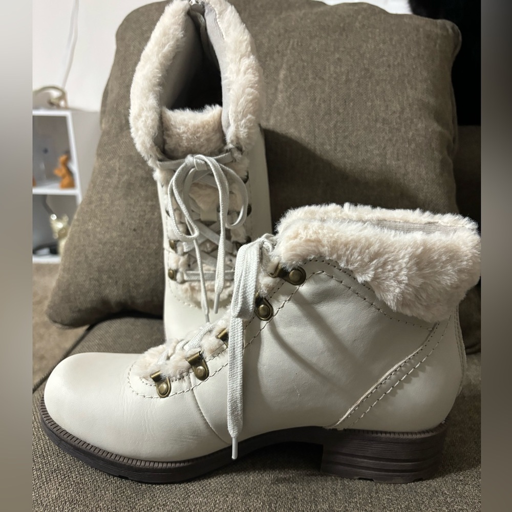 Earth Origins Boots 7.5 Wide